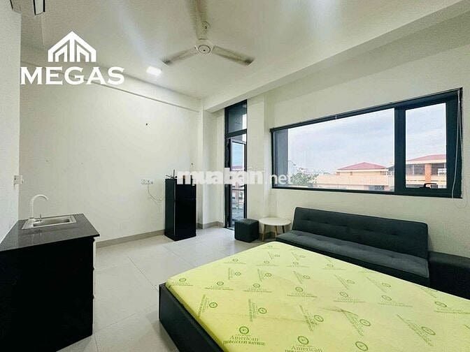 STUDIO BAN CÔNG FULL NỘI THẤT NẰM GIỮA VĂN HIẾN VÀ CÔNG THƯƠNG