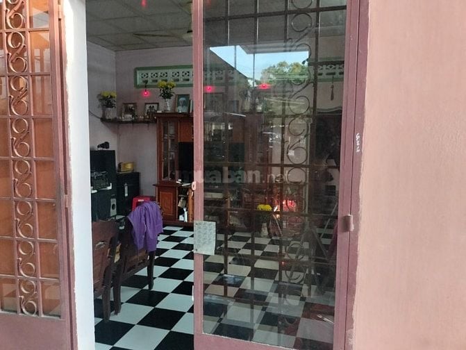 Nhà mặt tiền cách chợ 50m nở hậu cần bán