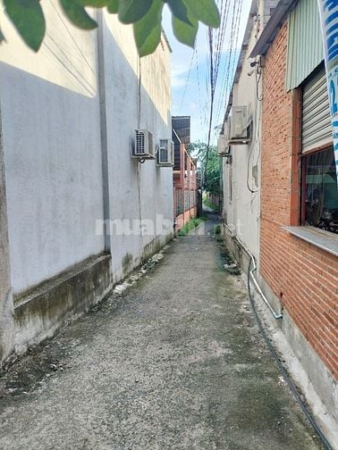 Nhà mặt tiền cách chợ 50m nở hậu cần bán