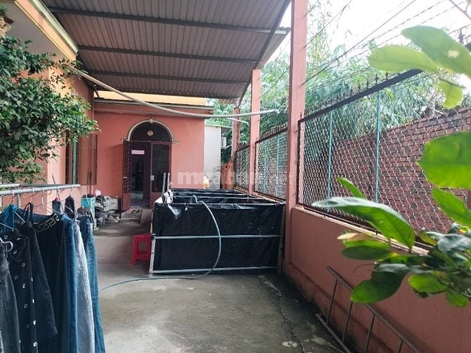 Nhà mặt tiền cách chợ 50m nở hậu cần bán
