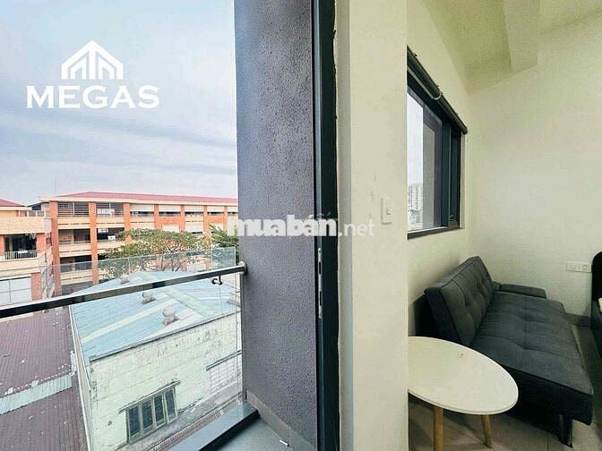 STUDIO BAN CÔNG FULL NỘI THẤT NẰM GIỮA VĂN HIẾN VÀ CÔNG THƯƠNG