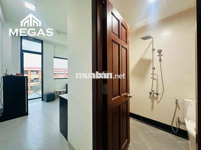 STUDIO BAN CÔNG FULL NỘI THẤT NẰM GIỮA VĂN HIẾN VÀ CÔNG THƯƠNG