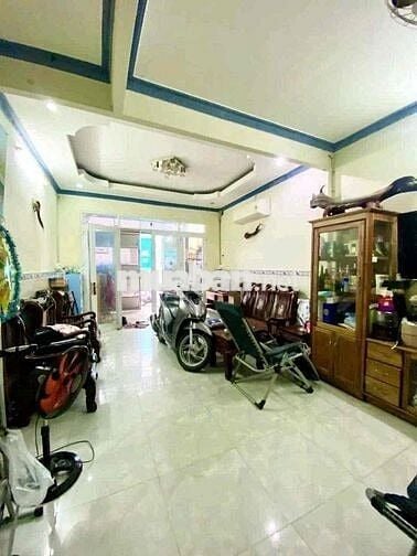 nhà bán hẻm đường nguyễn hữu tiến DT 4,2x12 đúc 1 lầu