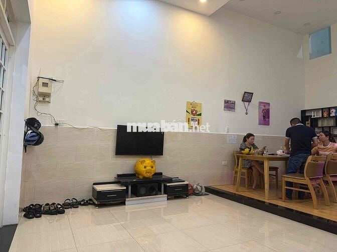 CẦN BÁN NHÀ GÁC LỬNG 2mk HOÀNG VĂN THỤ, sát đường