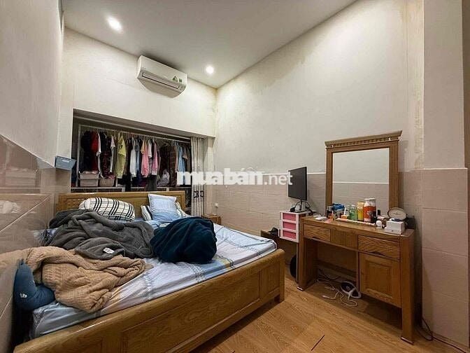 CẦN BÁN NHÀ GÁC LỬNG 2mk HOÀNG VĂN THỤ, sát đường
