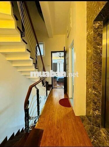 Tôi cần bán nhà mặt ngõ Trường Chinh 5tầng thang máy full nội thất.