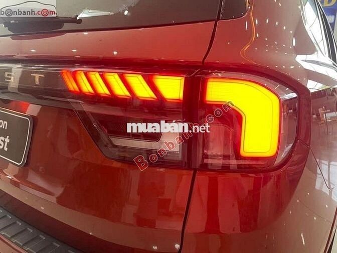Ford Everest Titanium 4x2 AT