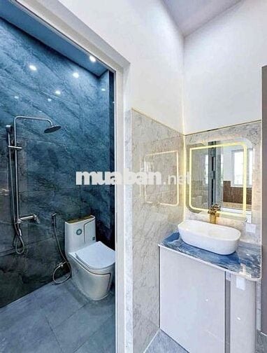 Chủ ngộp bán nhà mới 1 Trệt 1 Lầu ngay trung tâm Tân Uyên
