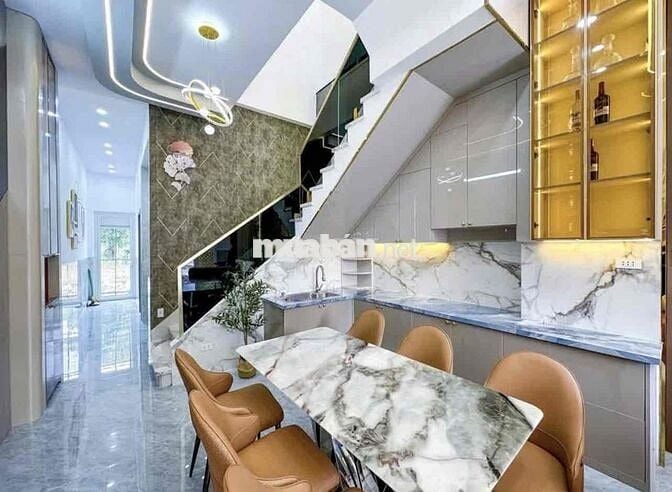 Chủ ngộp bán nhà mới 1 Trệt 1 Lầu ngay trung tâm Tân Uyên