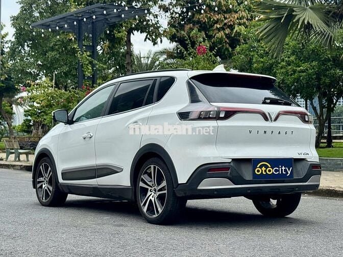 VinFast VFe34 2022 - Màu trắng - 3v5km - Mua pin