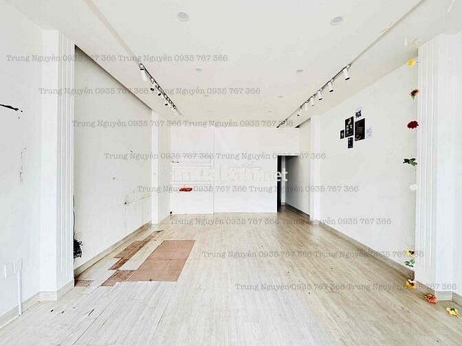 CHO THUÊ NHÀ - MẶT TIỀN LÝ THƯỜNG KIỆT - NHÀ ĐÃ SETTUP ĐÈN ĐIỆN, TRẦN