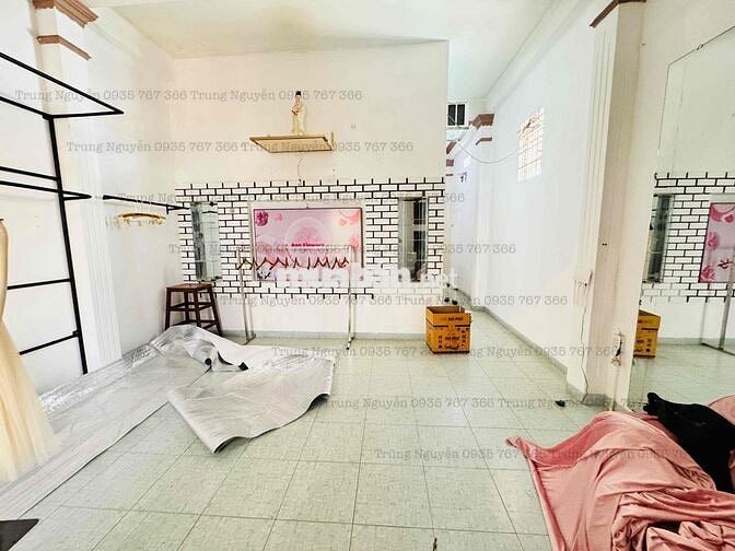CHO THUÊ NHÀ - MẶT TIỀN LÝ THƯỜNG KIỆT - NHÀ ĐÃ SETTUP ĐÈN ĐIỆN, TRẦN