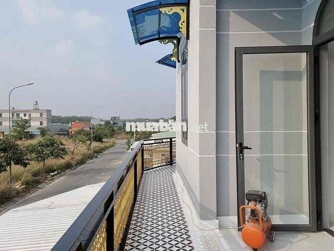 Cho thuê nhà nguyên căn 1 trệt 1 lầu 3pn, Vsip2 Bình Dương - 5tr5
