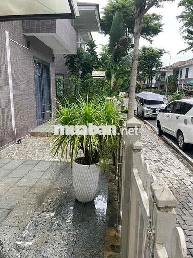 Cho Thuê Biệt Thự Camellia, Full nội thất,Nhà sạch sẽ,Dọn vào ngay