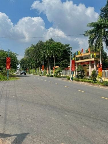 Bán Đất Thổ Vườn có nhà cấp 4_ dt 2540m2, Giá rẻ 600 triệu, Gần UB xã