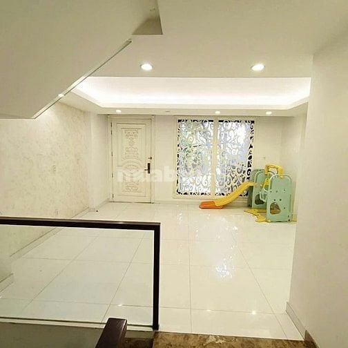 Cho Thuê Tòa Nhà Nguyên Căn 11 Núi Thành Phường 13 Tân Bình. Giá 55Tr