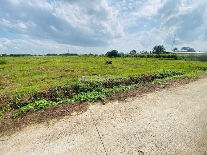 7m mặt tiền đường bê tông. full thổ cư. Ngay KCN. 700tr TL 