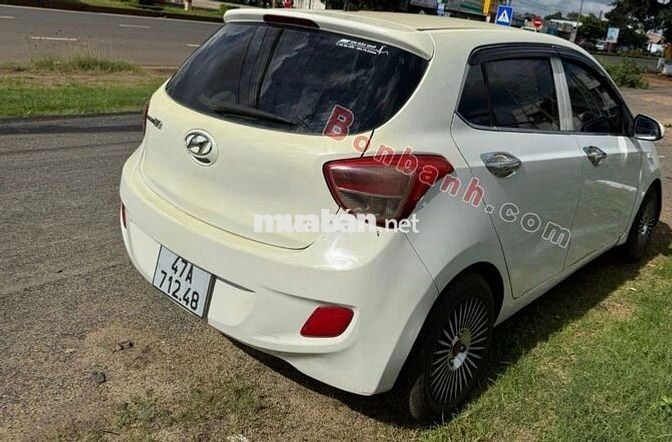 Xe Hyundai i10 2015 chính chủ đang sử dụng
