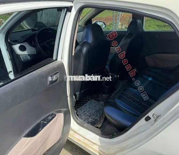 Xe Hyundai i10 2015 chính chủ đang sử dụng