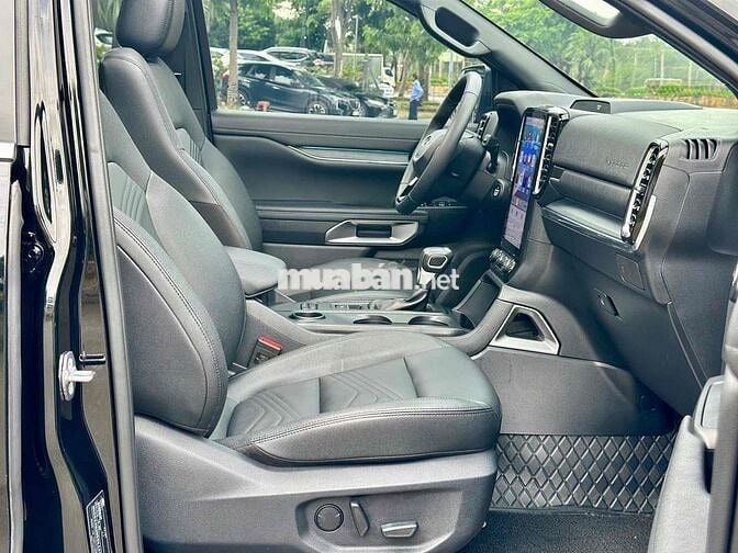 Ford Everest 2024 Titanium 2.0L 4x2 AT - 24000 km
