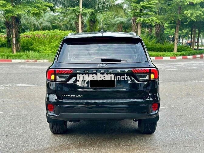 Ford Everest 2024 Titanium 2.0L 4x2 AT - 24000 km