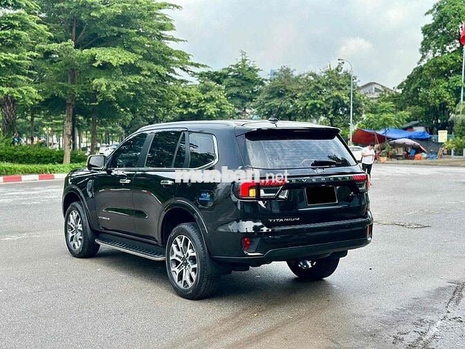Ford Everest 2024 Titanium 2.0L 4x2 AT - 24000 km
