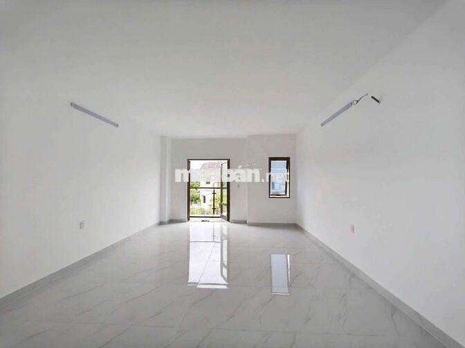 SHOPHOUSE 3 TẦNG, ĐƯỜNG 15 KĐT LAKESIDE LIÊN CHIỂU, 3PN, TẦNG 1 TRỐNG