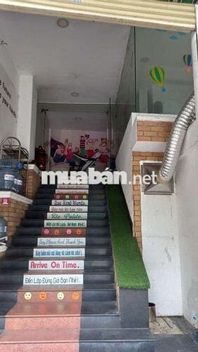 Cho thuê Tầng 1 + mặt bằng sân.