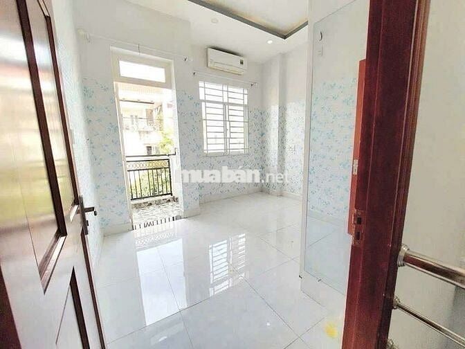 Nhà 1 Trệt 2 Lầu 4PN Hẻm Xe Hơi Lê Văn Lương Gần Lottlemart