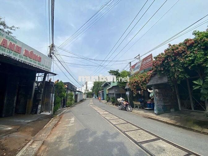 Đất mặt tiền Nguyễn Hiền gần chợ Xóm Vắng và kdc Sóng Thần Dĩ An