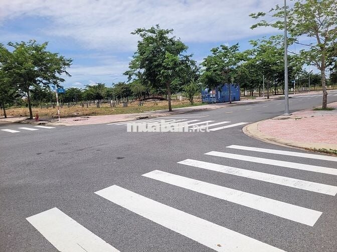 Bán đất đẹp 2mt đường nhựa, SHR(8x17), 2ty2 Hựu Thạnh, Đức Hòa,Long An