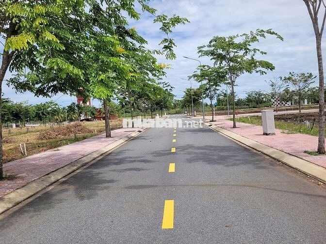 Bán đất đẹp 2mt đường nhựa, SHR(8x17), 2ty2 Hựu Thạnh, Đức Hòa,Long An