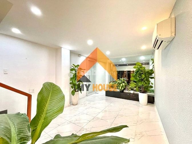 SAU LƯNG MEGA NHÀ HẦM TRỆT 4LẦU NHÀ ĐẸP ĐÚNG GIÁ VỊ TRÍ THUẬN LỢI