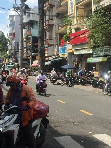 CHÍNH CHỦ BÁN MẶT TIỀN : 134 NGÔ QUYỀN , F5 Q10 , TPHCM