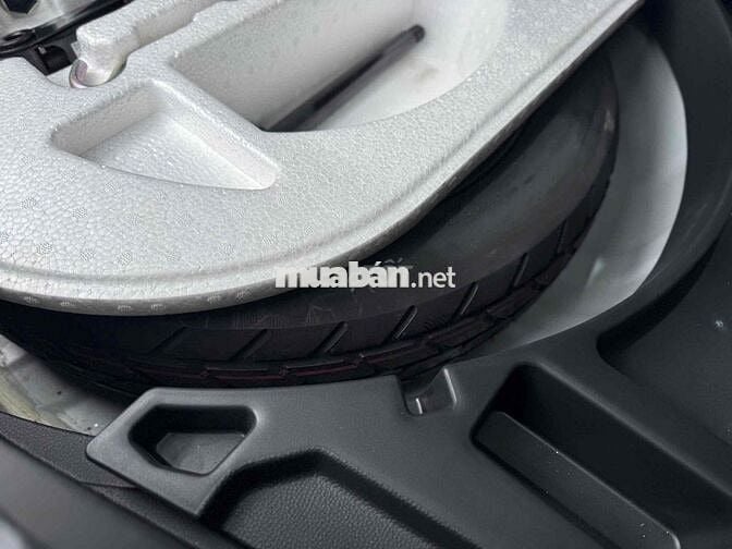 Cross 1.8V 2020 màu trắng - Xe gia đình đi siêu kỹ