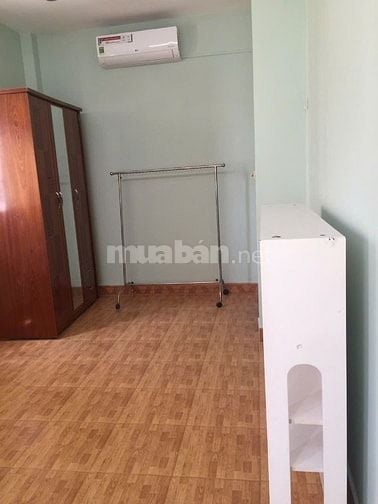 Chính chủ cho thuê nhà 186/10 Trần Quang Khải, Quận 1, trệt, 3 lầu