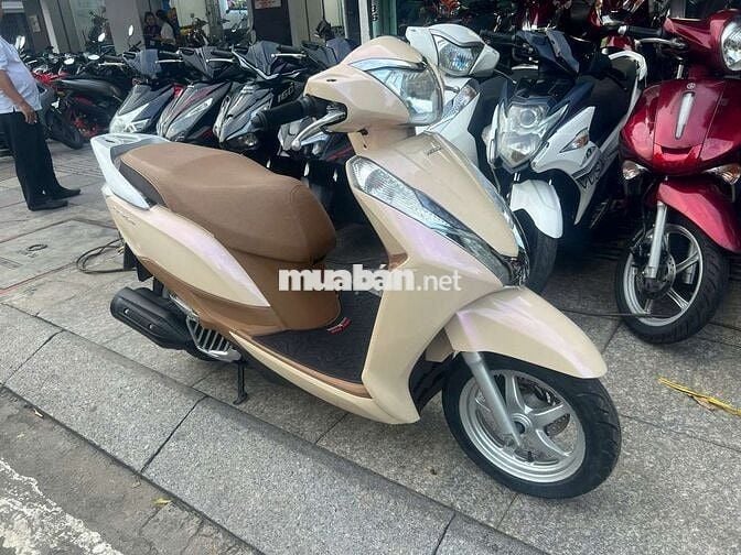 Honda lead Fi 2016 mới 90% biển số thành phố