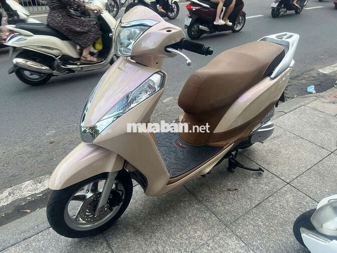 Honda lead Fi 2016 mới 90% biển số thành phố