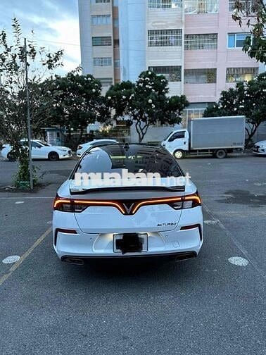 VinFast Lux A2.0 2019 2.0 AT - 111000 km
