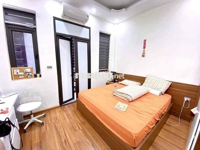 HUỲNH THÚC KHÁNG - ĐỐNG ĐA 40m x 5 tầng x mt 4m - GIÁ : 10.2tỷ