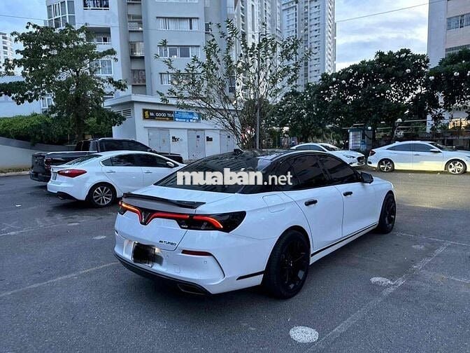 VinFast Lux A2.0 2019 2.0 AT - 111000 km