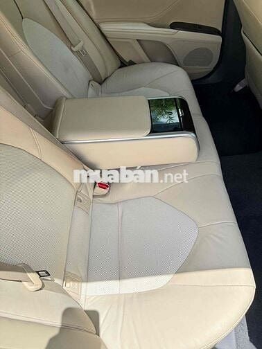 Toyota Camry 2022 2.5 Q - Odo 5.6 vạn 1 chủ từ đâu
