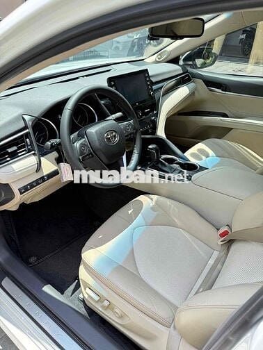 Toyota Camry 2022 2.5 Q - Odo 5.6 vạn 1 chủ từ đâu