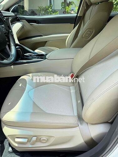 Toyota Camry 2022 2.5 Q - Odo 5.6 vạn 1 chủ từ đâu