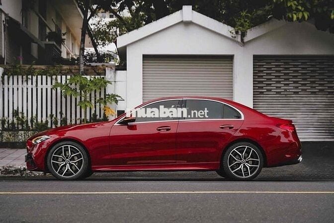 Mercedes Benz C Class 2022 C300 AMG - Bank 90%