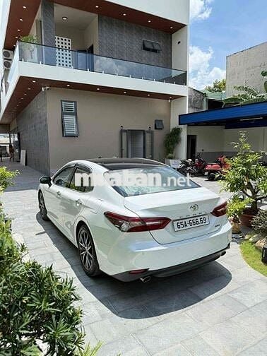 Toyota Camry 2022 2.5 Q - Odo 5.6 vạn 1 chủ từ đâu