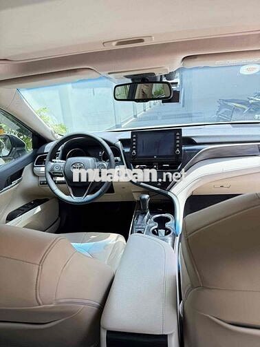Toyota Camry 2022 2.5 Q - Odo 5.6 vạn 1 chủ từ đâu