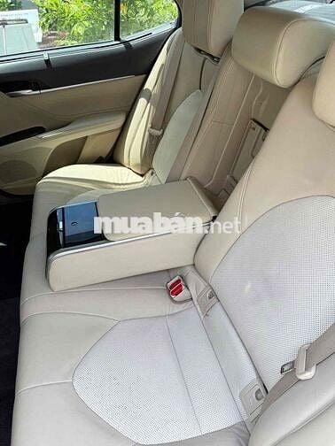 Toyota Camry 2022 2.5 Q - Odo 5.6 vạn 1 chủ từ đâu