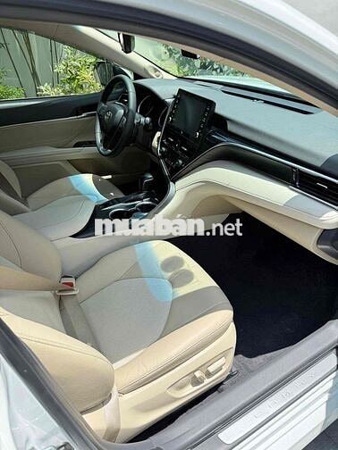 Toyota Camry 2022 2.5 Q - Odo 5.6 vạn 1 chủ từ đâu