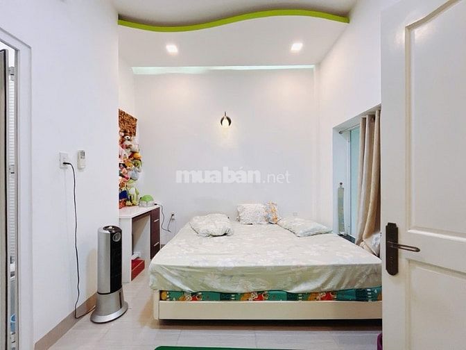 Nhà liền kề thị trấn nhà bè đường trước nhà 10M